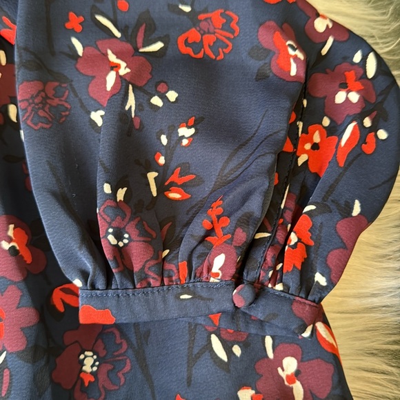 A b e r c r o m b i e & F i t c h • Floral long sleeve silky dress - Picture 3 of 5